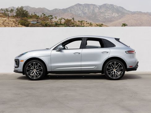 Certified 2026 Porsche Macan AWD/4WD image 2