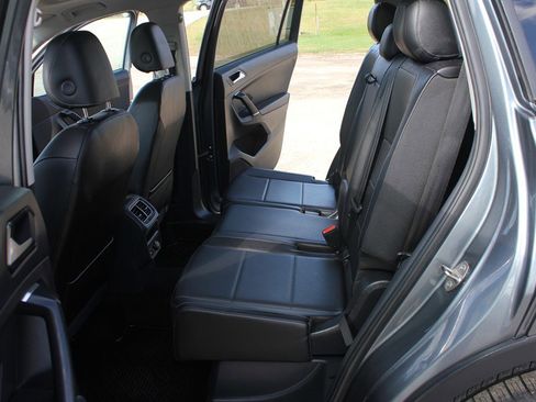 Used 2019 Volkswagen Tiguan S image 38