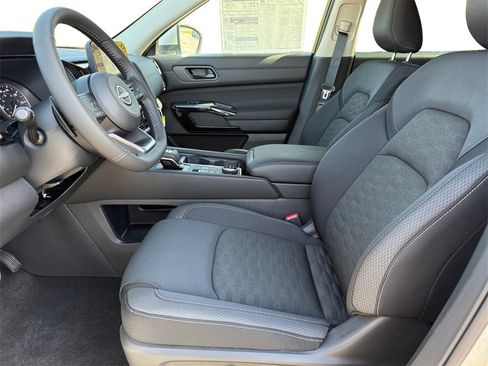 New 2025 Nissan Pathfinder SV image 9