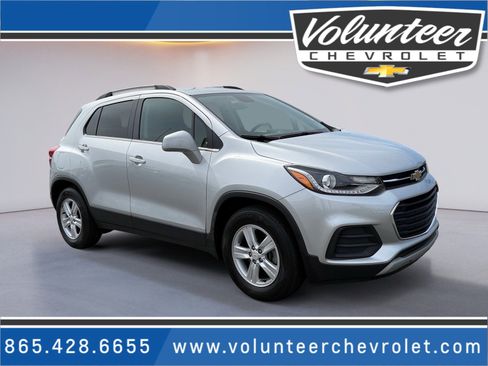 Used 2020 Chevrolet Trax LT w/ Driver Confidence Package FWD image 1