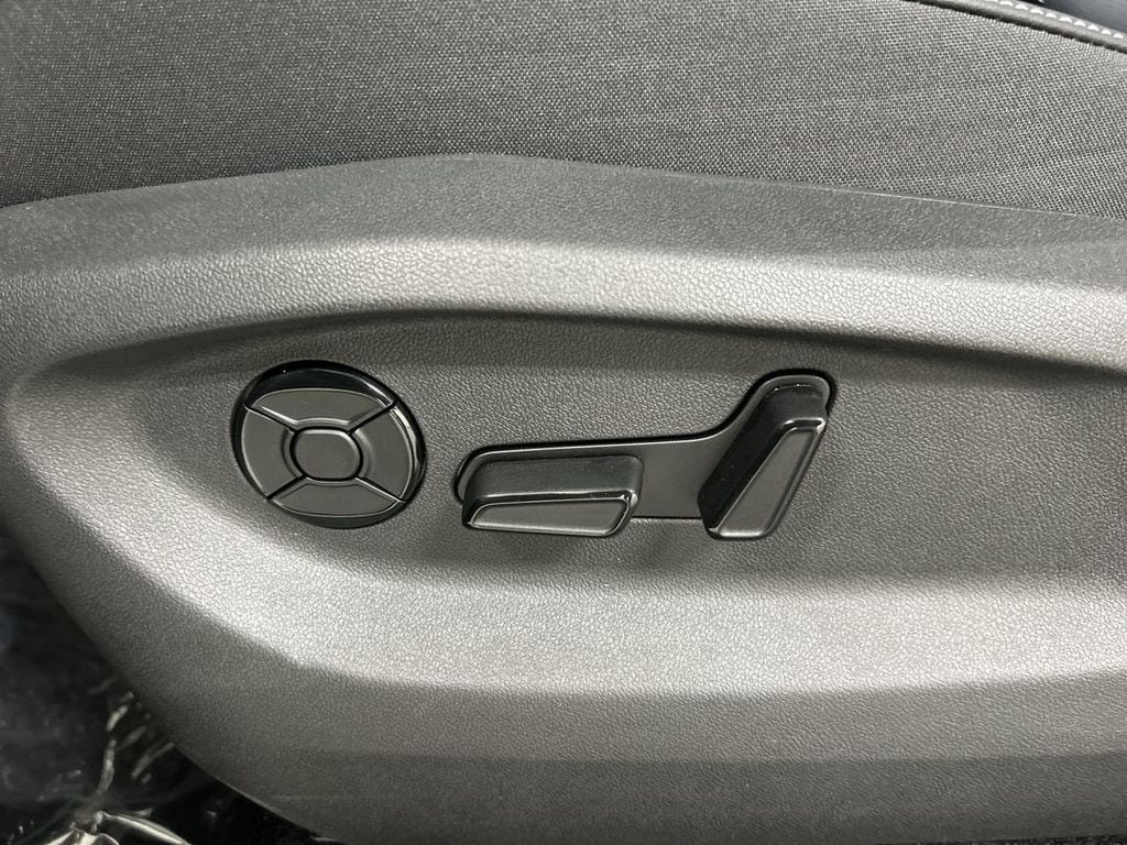 New 2026 Volkswagen Tiguan SE R-Line AWD/4WD image 13