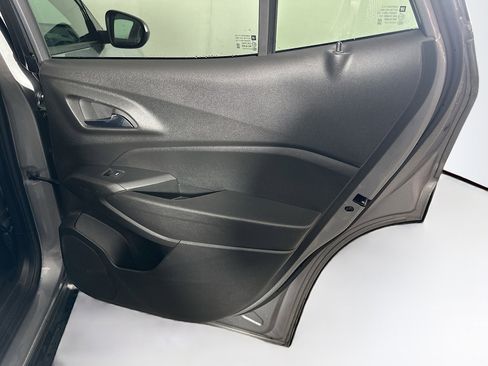 Used 2025 Chevrolet Trax LS image 28