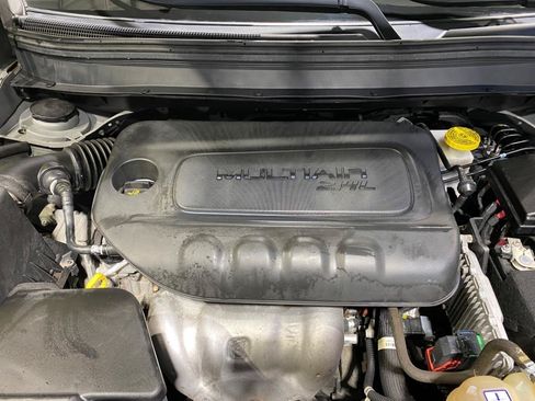 Used 2020 Jeep Cherokee Latitude Plus w/ Cold Weather Group AWD/4WD image 23