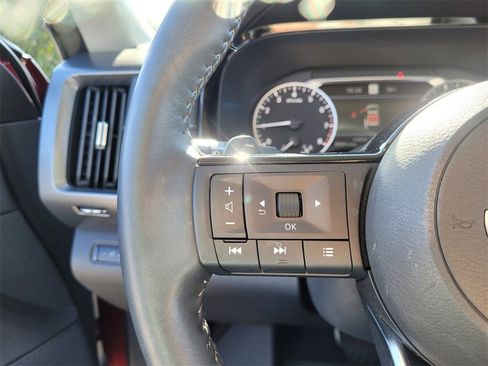 Used 2025 Nissan Pathfinder SL image 22