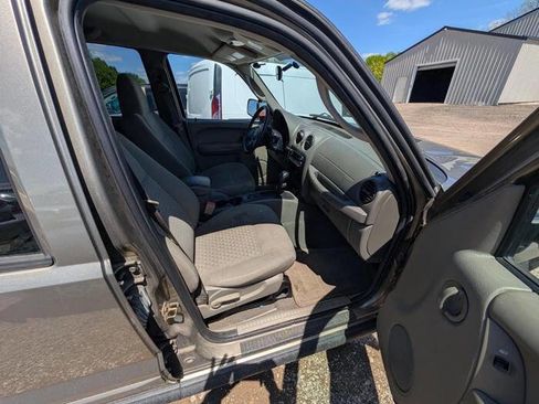 Used 2007 Jeep Liberty Sport AWD/4WD image 29