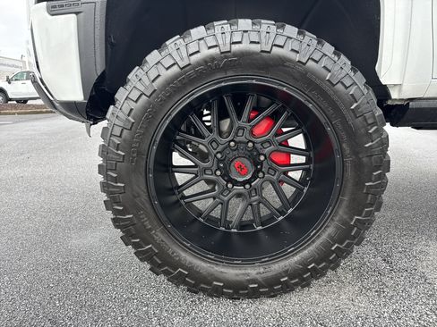 Used 2024 GMC Sierra 2500 AT4 w/ AT4 Premium Plus Package AWD/4WD image 13