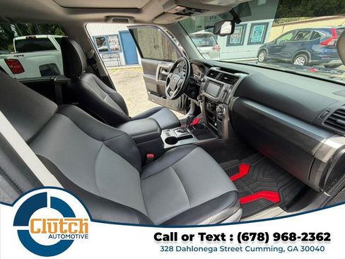 Used 2018 Toyota 4Runner SR5 Premium RWD image 17