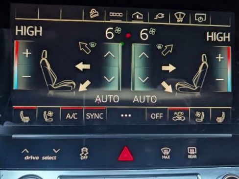 Used 2021 Audi e-tron Prestige image 35