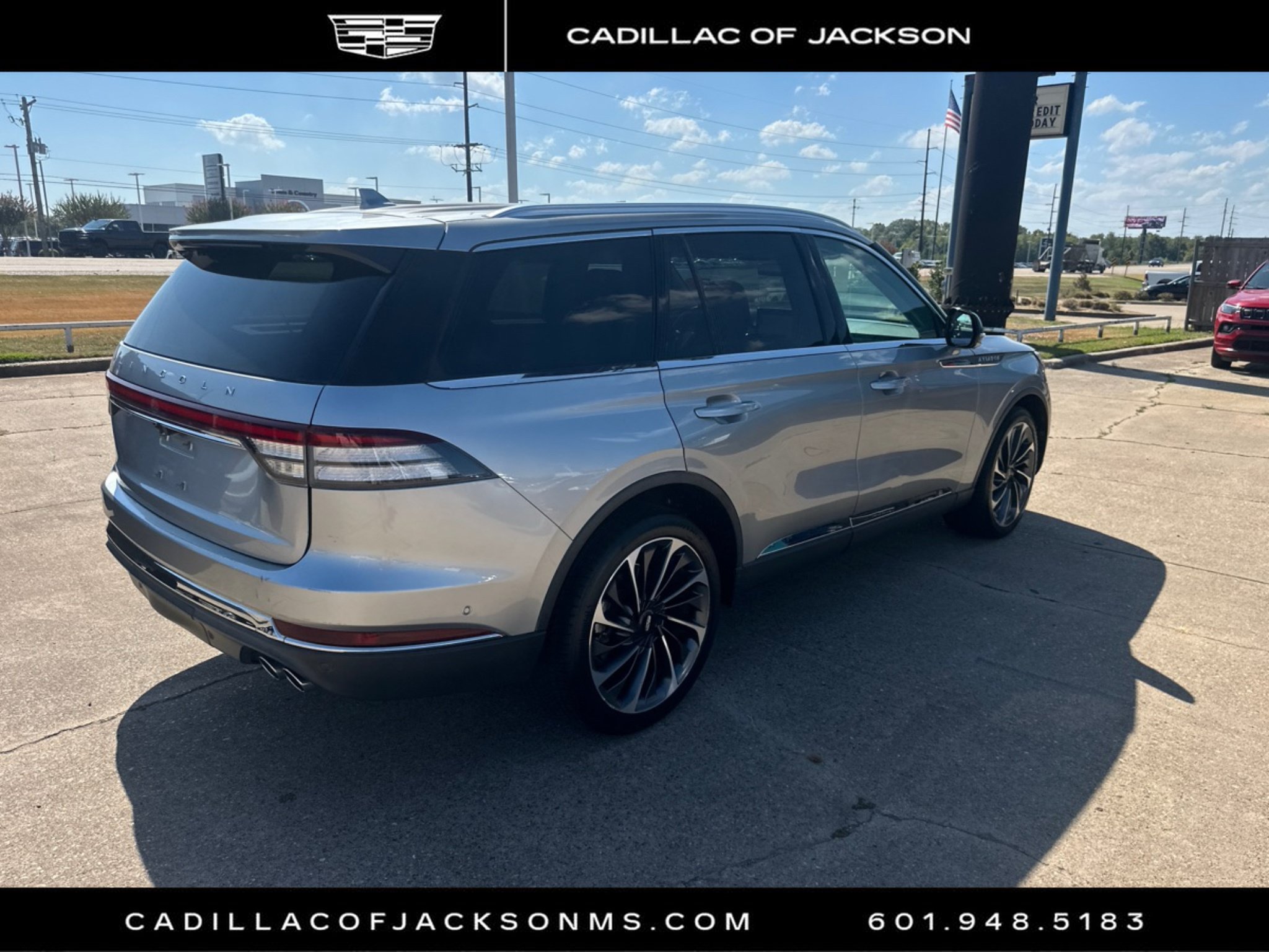 Used 2020 Lincoln Aviator Reserve w/ Equipment Group 202A AWD/4WD image 3