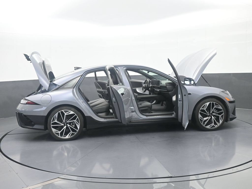Used 2025 Hyundai Ioniq 6 SEL RWD image 70