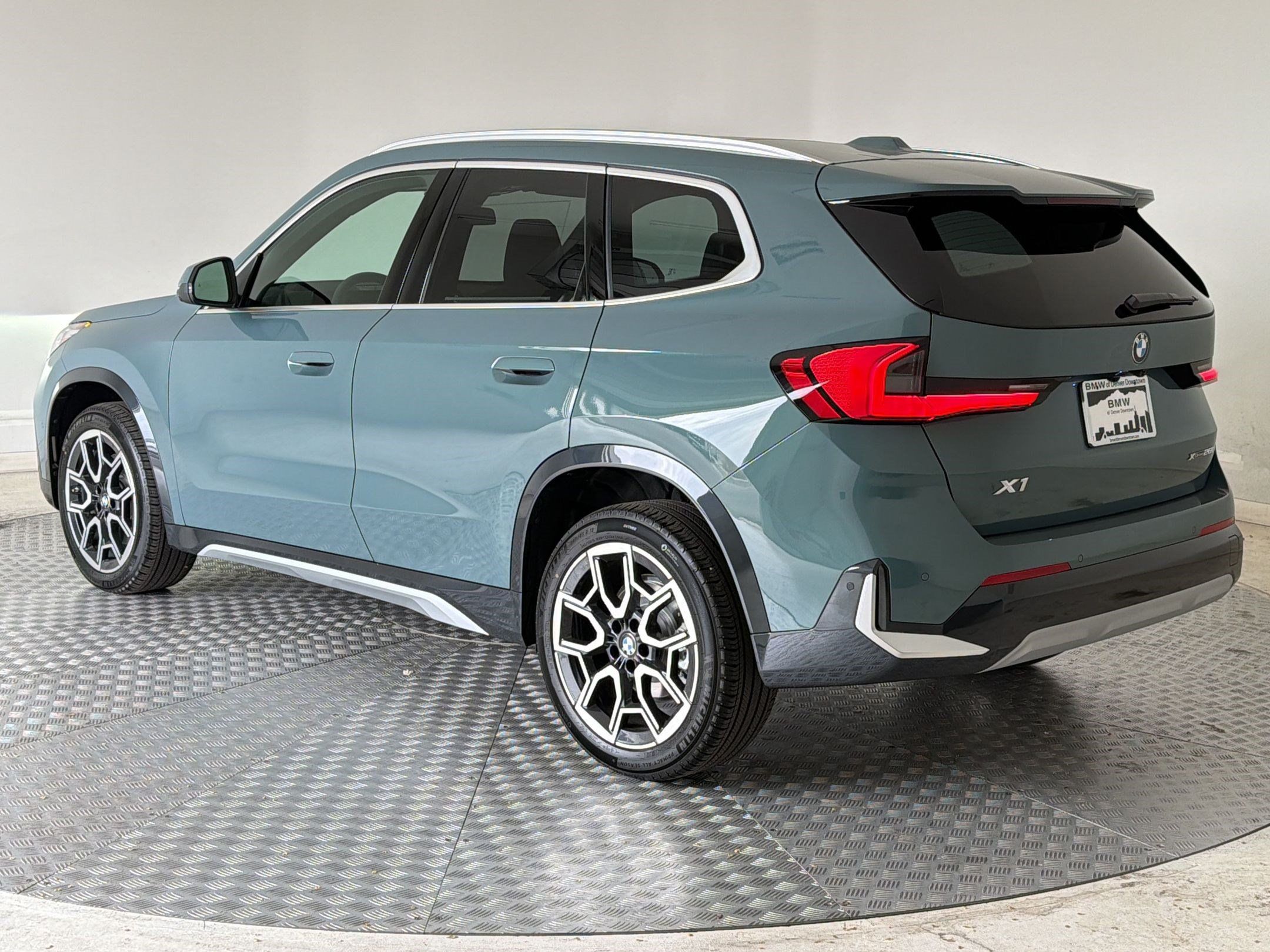 New 2026 BMW X1 xDrive28i w/ Technology Package AWD/4WD image 3