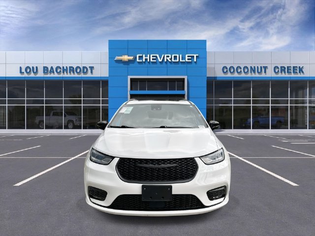 Used 2025 Chrysler Pacifica Limited FWD image 3