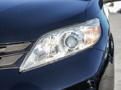 Used 2020 Toyota Sienna L image 5