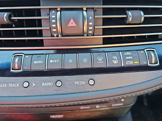 Used 2020 Lexus LS 500 w/ Interior Upgrade Package RWD image 28