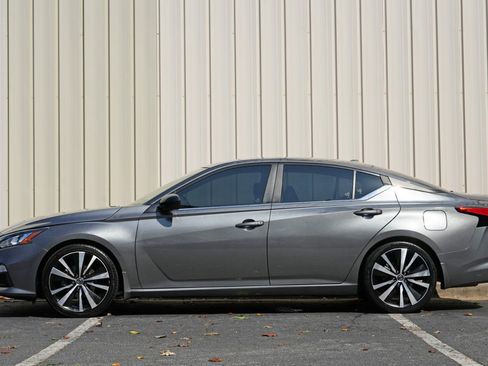 Used 2022 Nissan Altima 2.5 SR FWD image 8