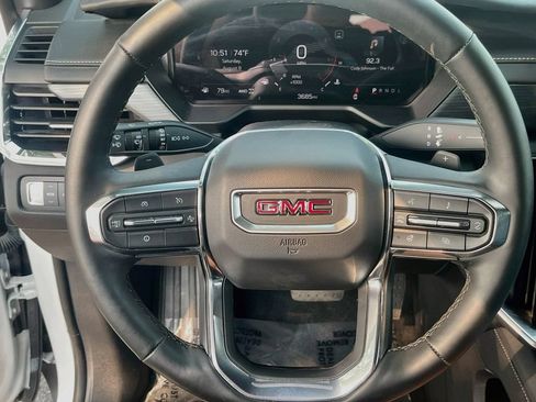 Used 2025 GMC Acadia Elevation w/ Elevation Premium Package AWD/4WD image 11