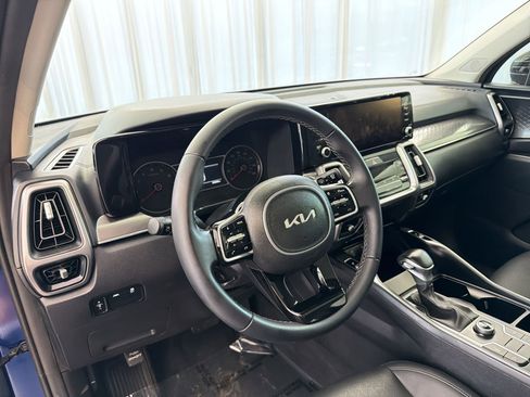 Used 2023 Kia Sorento S w/ Panoramic Sunroof Package FWD image 4