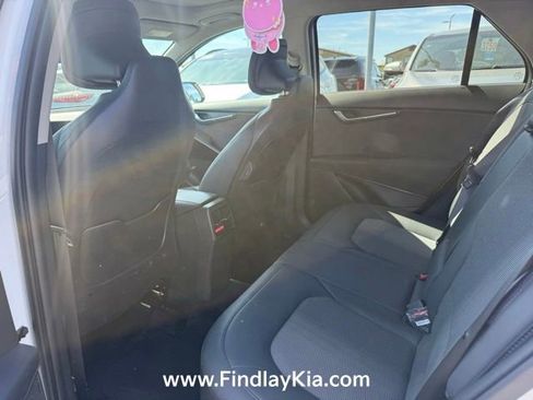 Used 2023 Kia Niro EX Touring FWD image 4