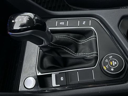 Used 2025 Volkswagen Taos SEL image 20