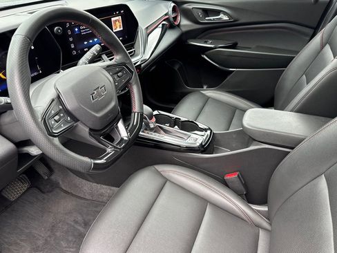 Used 2024 Chevrolet Trax RS w/ Sunroof Package FWD image 9