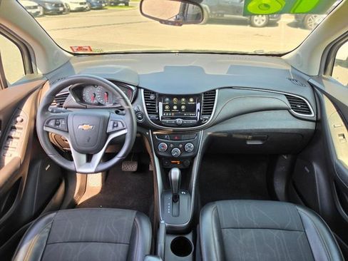Used 2018 Chevrolet Trax LT w/ Sun & Sound Package FWD image 29