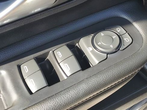 Used 2024 GMC Terrain SLE w/ Driver Convenience Package image 26