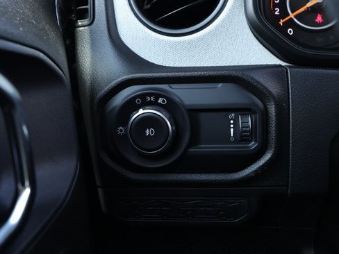 Used 2025 Jeep Wrangler Sport AWD/4WD image 15