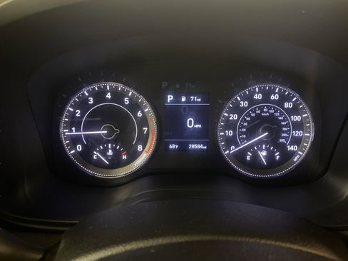 Used 2022 Hyundai Venue Limited image 19