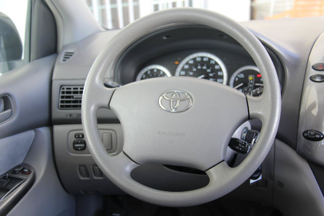 Used 2007 Toyota Sienna CE FWD image 11