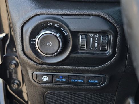 Used 2022 Jeep Wrangler Unlimited Sahara image 26