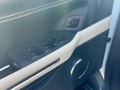 Used 2023 Ford Expedition Platinum image 18