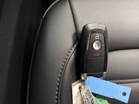 Used 2024 Ford Edge SEL image 25