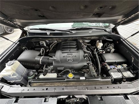 Used 2017 Toyota Tundra Limited w/ Limited Premium Package AWD/4WD image 29