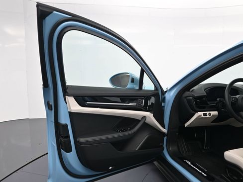 Certified 2026 Porsche Panamera image 15