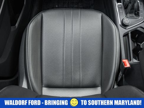 Used 2022 Volkswagen Tiguan SE image 36