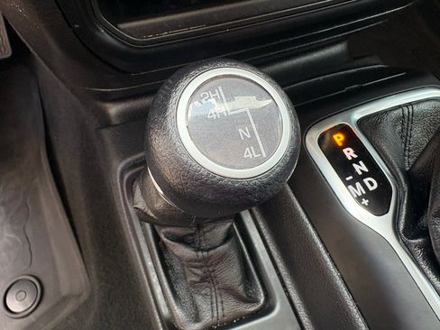 Used 2023 Jeep Gladiator Sport AWD/4WD image 22