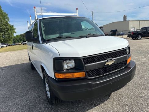 Used 2014 Chevrolet Express 2500 RWD image 16