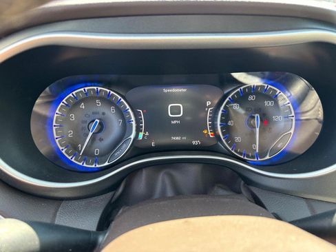 Used 2020 Chrysler Pacifica Touring-L Plus w/ Tire & Wheel Group FWD image 20