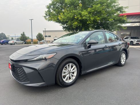 Used 2025 Toyota Camry LE FWD image 5