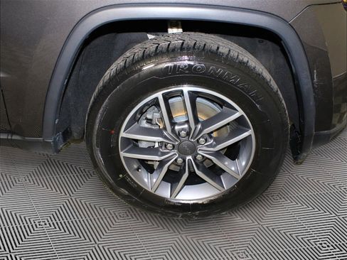 Used 2020 Jeep Grand Cherokee Limited image 38