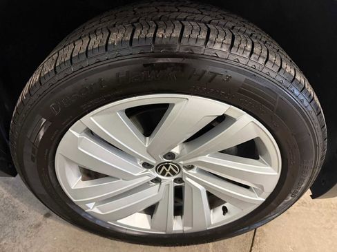 Certified 2020 Volkswagen Atlas Cross Sport SE w/ Panoramic Sunroof Package image 12