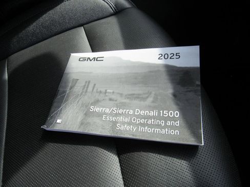 Used 2025 GMC Sierra 1500 SLT image 35