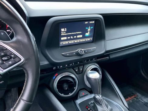Used 2017 Chevrolet Camaro LT image 5