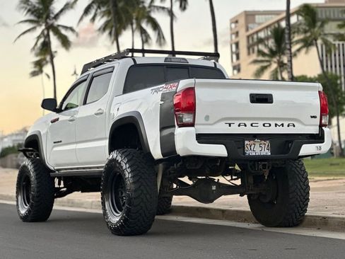 Used 2016 Toyota Tacoma TRD Off-Road image 3