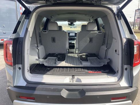 Used 2023 GMC Acadia SLT w/ Technology Package image 14