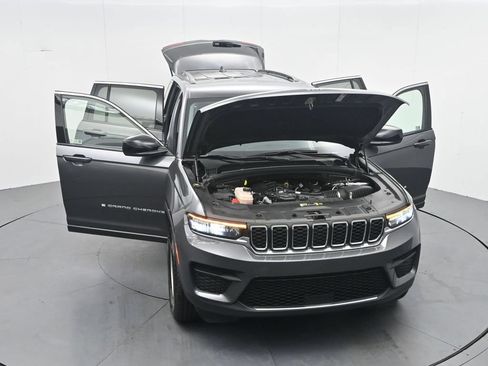 Used 2024 Jeep Grand Cherokee Laredo RWD image 40