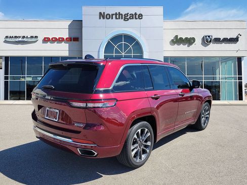 Used 2023 Jeep Grand Cherokee Overland w/ Luxury Tech Group IV AWD/4WD image 4