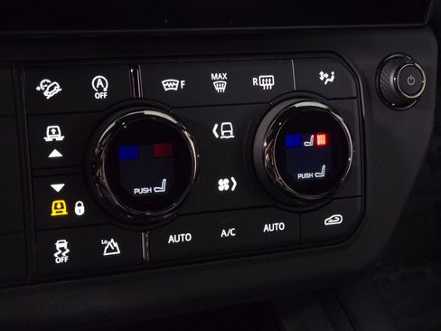 New 2026 Land Rover Defender 110 OCTA AWD/4WD image 33