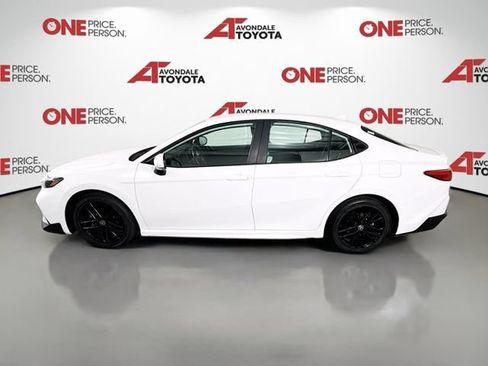 Certified 2025 Toyota Camry SE FWD image 5