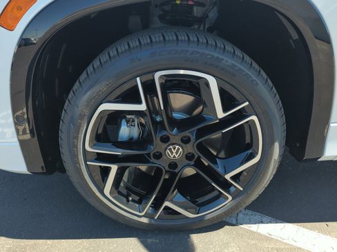 New 2026 Volkswagen Tiguan SEL R-Line image 25